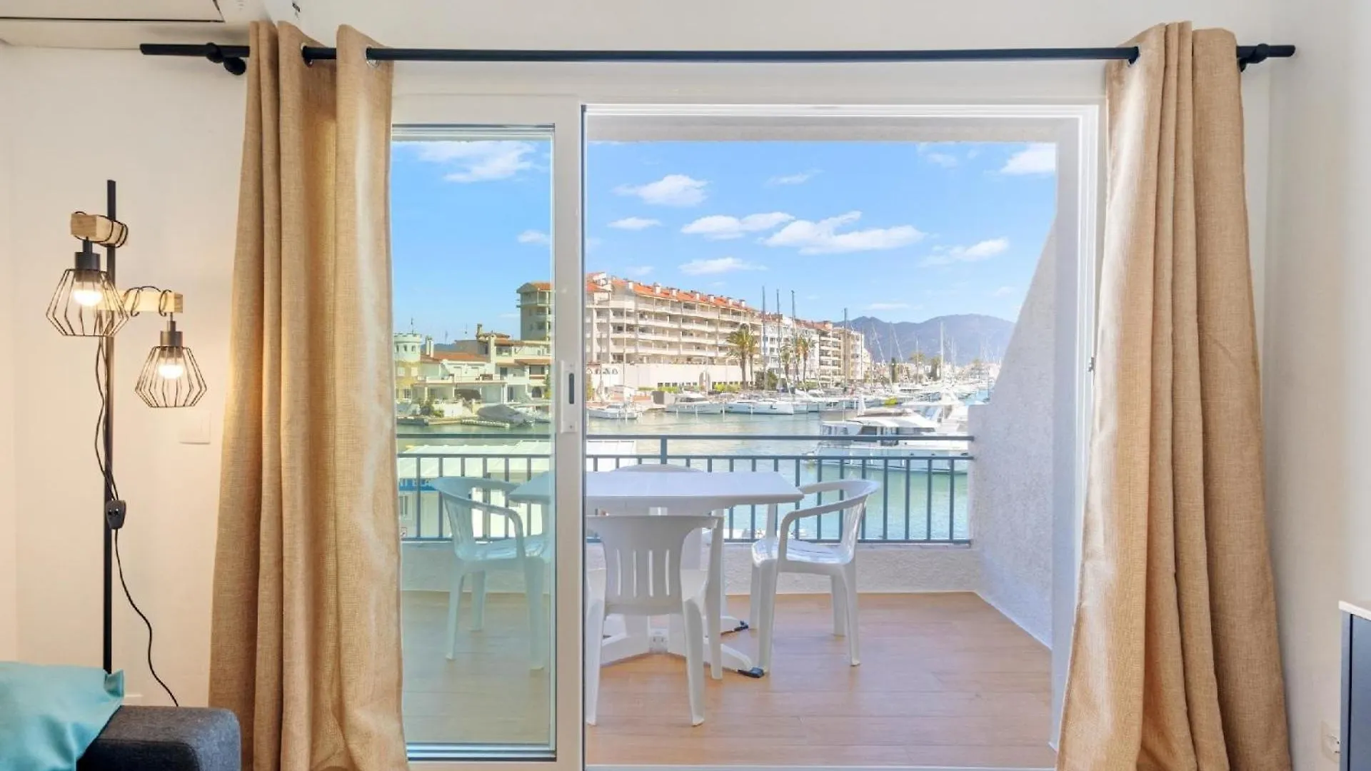 Apartment Ferienwohnung Fuer 4 Personen Ca 50 Qm In Empuriabrava, Costa Brava Golf De Roses Spain