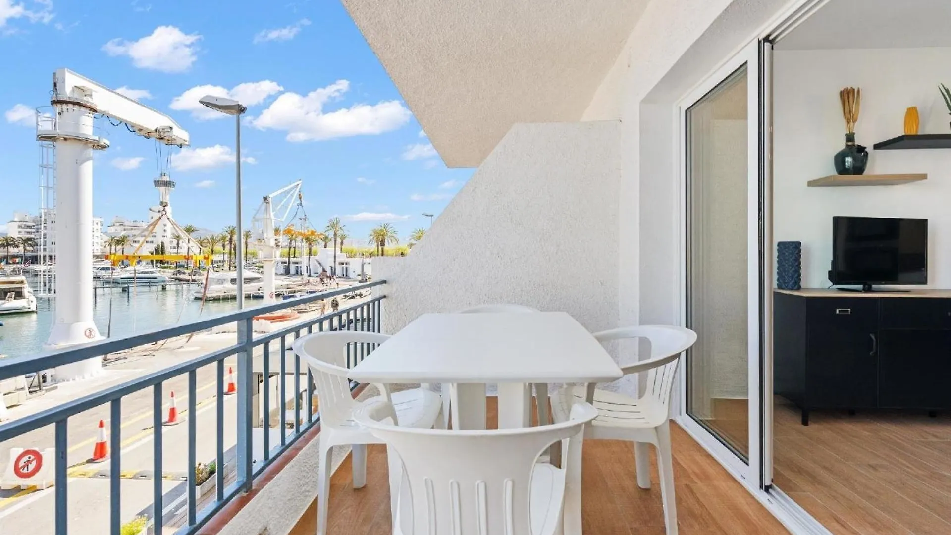 Apartment Ferienwohnung Fuer 4 Personen Ca 50 Qm In Empuriabrava, Costa Brava Golf De Roses
