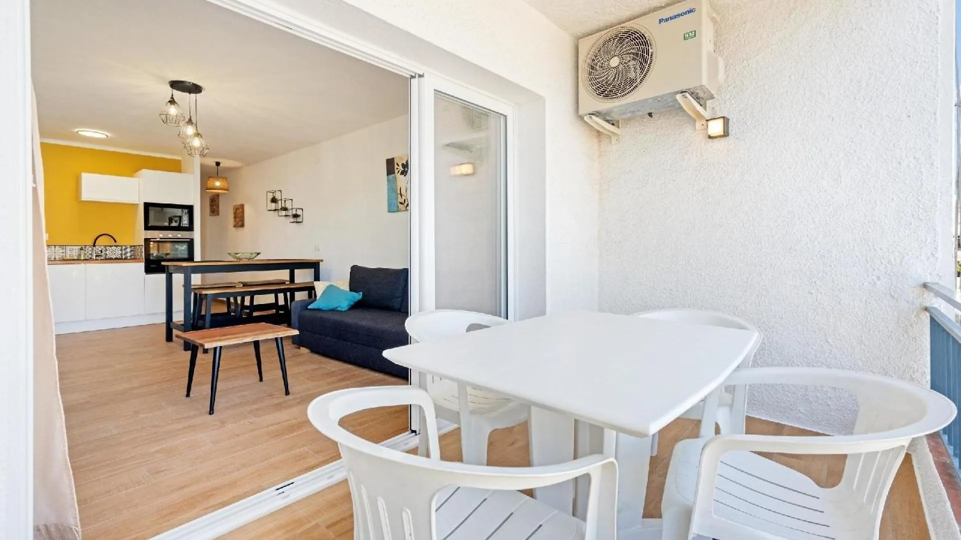 Apartment Ferienwohnung Fuer 4 Personen Ca 50 Qm In Empuriabrava, Costa Brava Golf De Roses